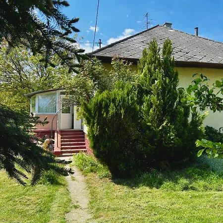 Csodakertes Kishaz Balatonfuzfon בית נופש