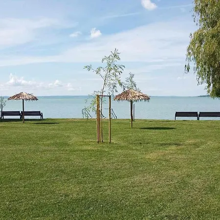 Holiday home Csodakertes Kishaz Balatonfuzfon *