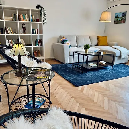 Csodakertes Kishaz Balatonfuzfon 別荘 *