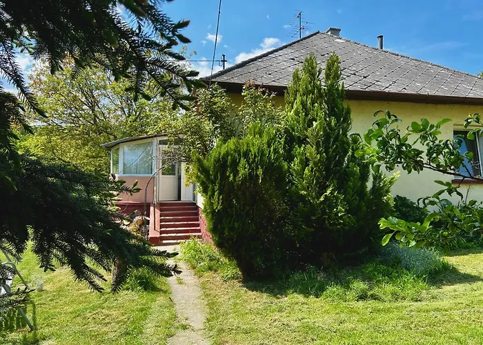 Csodakertes Kisház Balatonfűzfőn Casa de Férias