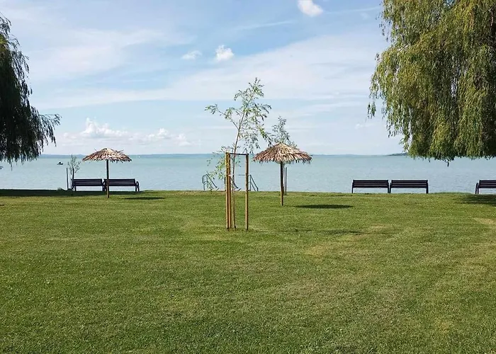 Casa de Férias Csodakertes Kisház Balatonfűzfőn *