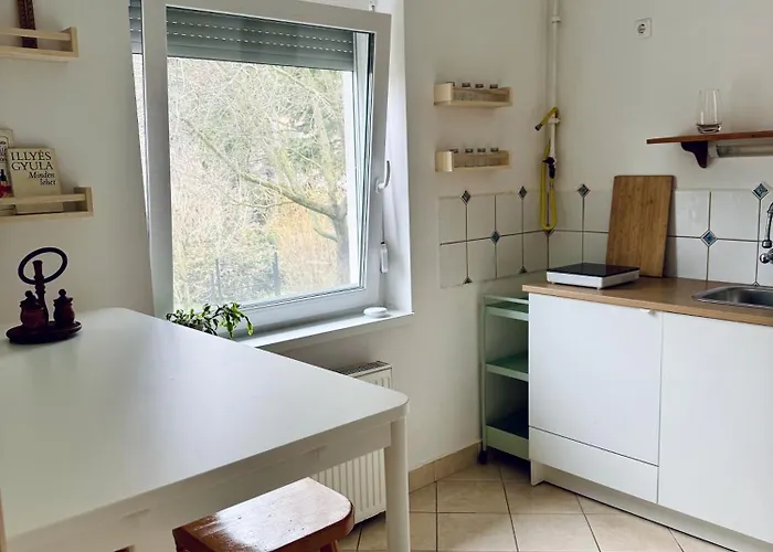 Csodakertes Kisház Balatonfűzfőn Casa de Férias *